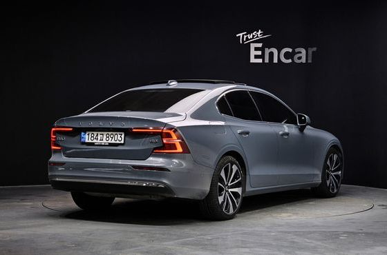 Volvo S60 B5 Ultimate Bright — пробег 18 023 км — фото 2 из 5