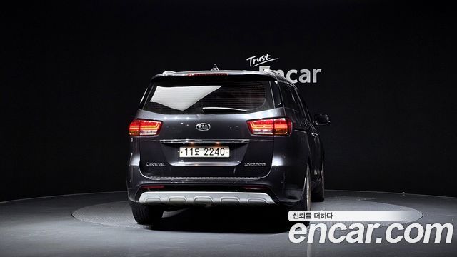 Kia Carnival 7-seater Limousine VIP — пробег 98 004 км — фото 4 из 5