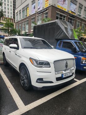 Lincoln Navigator 3.5L — пробег 20 000 км — фото 2 из 5