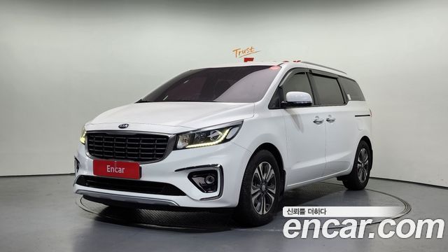Kia Carnival 9-Seater Luxury — пробег 120 165 км — фото 1 из 5