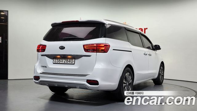 Kia Carnival 9-Seater Luxury — пробег 120 165 км — фото 2 из 5