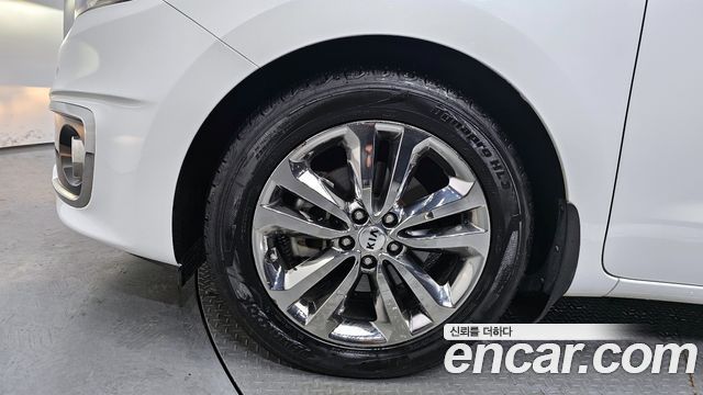 Kia Carnival 7-seater Limousine VIP — пробег 84 950 км — фото 5 из 5