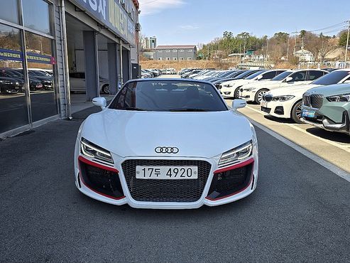 Audi R8 5.2 V10 Spyder — пробег 50 700 км — фото 2 из 5