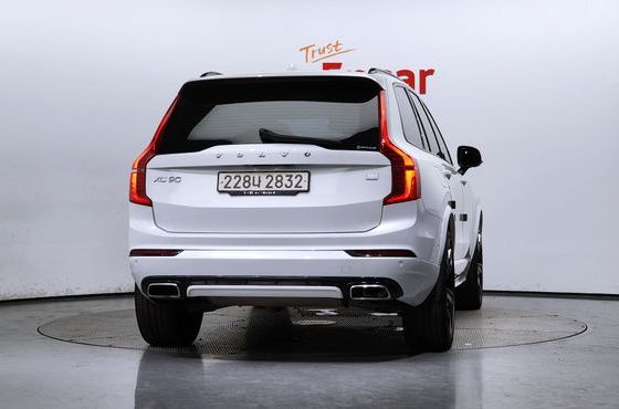 Volvo XC90 T8 R-Design Hybrid — пробег 128 353 км — фото 4 из 5