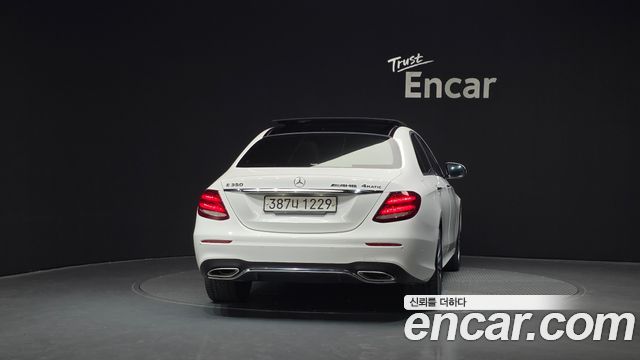 Mercedes-Benz E-Class E350 4MATIC AMG Line — пробег 66 063 км — фото 4 из 5