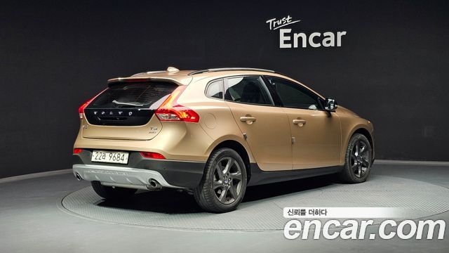 Volvo V40 T5 AWD — пробег 112 468 км — фото 2 из 5