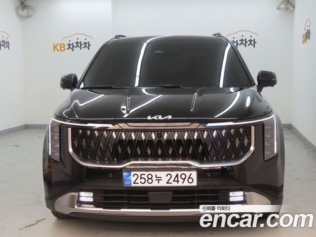 Kia Carnival Gasoline 7-Seater Signature — пробег 10 000 км — фото 1 из 5