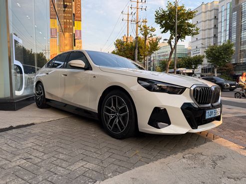 BMW i5 eDrive 40 M Sport — пробег 421 км — фото 2 из 5