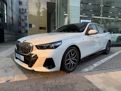 BMW i5 eDrive 40 M Sport — пробег 421 км — фото 3 из 5