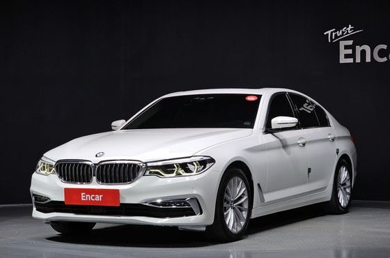 BMW 5-Series 530i xDrive Luxury Plus — пробег 81 775 км — фото 1 из 5