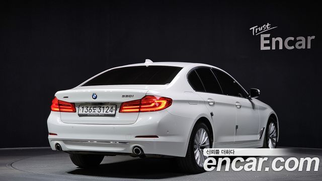 BMW 5-Series 530i xDrive Luxury Plus — пробег 81 775 км — фото 2 из 5