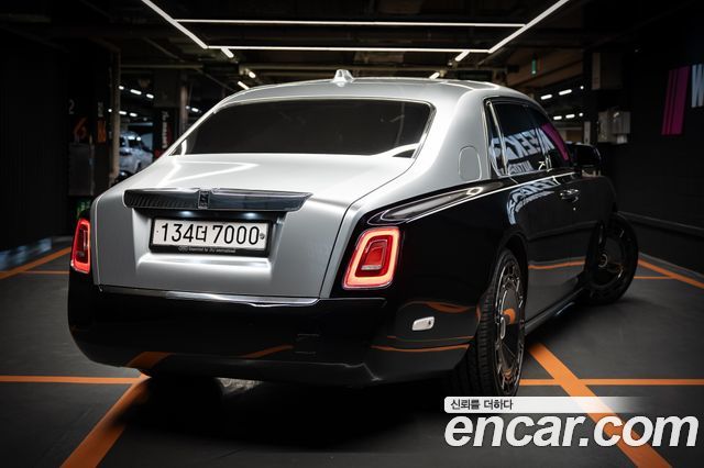 Rolls-Royce Phantom 6.7 EWB V12 — пробег 16 000 км — фото 4 из 5