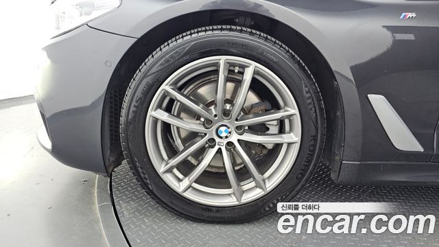 BMW 5-Series 520d M Sport Package Plus — пробег 128 129 км — фото 5 из 5