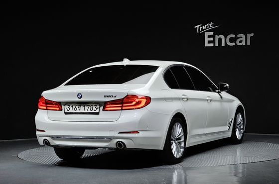 BMW 5-Series 520d Luxury Plus — пробег 83 624 км — фото 2 из 5