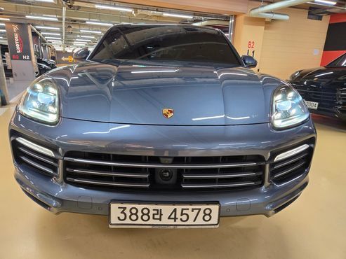 Porsche Cayenne 3.0 E-Hybrid — пробег 35 854 км — фото 2 из 5