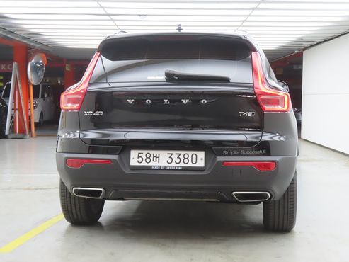 Volvo XC40 T4 R-Design — пробег 118 465 км — фото 3 из 5