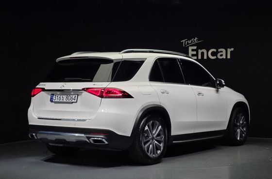 Mercedes-Benz GLE-Class GLE300d 4MATIC — пробег 99 007 км — фото 2 из 5