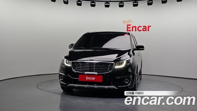 Kia Carnival 7-seater Limousine VIP — пробег 136 383 км — фото 3 из 5