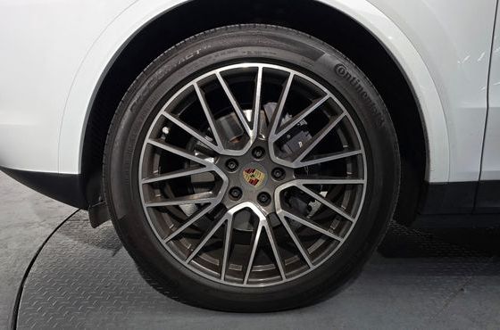 Porsche Cayenne 3.0 PLATINUM EDITION — пробег 32 204 км — фото 5 из 5