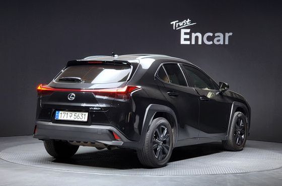 Lexus UX 2.0 2WD — пробег 57 292 км — фото 2 из 5