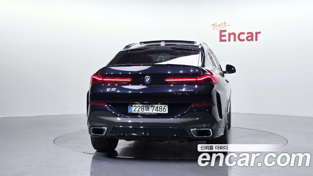 BMW X6 xDrive40i M Sport — пробег 10 557 км — фото 4 из 5