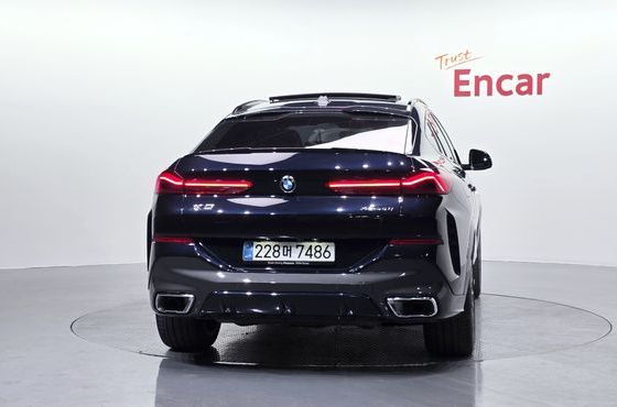 BMW X6 xDrive40i M Sport — пробег 10 557 км — фото 4 из 5