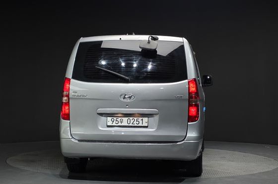 Hyundai Starex Van 5-Seater Modern — пробег 217 849 км — фото 4 из 5