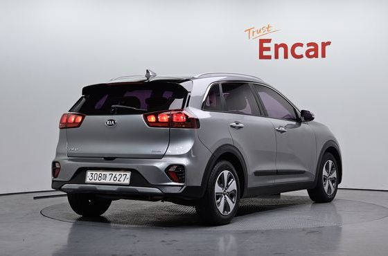 Kia Niro 1.6 HEV Luxury — пробег 55 930 км — фото 2 из 5