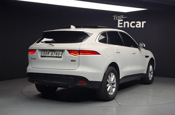 Jaguar F-PACE 20d Portfolio — пробег 144 739 км — фото 2 из 5