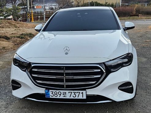 Mercedes-Benz E-Class E300 4MATIC Exclusive — пробег 1 090 км — фото 1 из 5