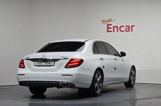 Mercedes-Benz E-Class E300 4MATIC Avnatgarde — пробег 125 033 км — фото 2 из 5