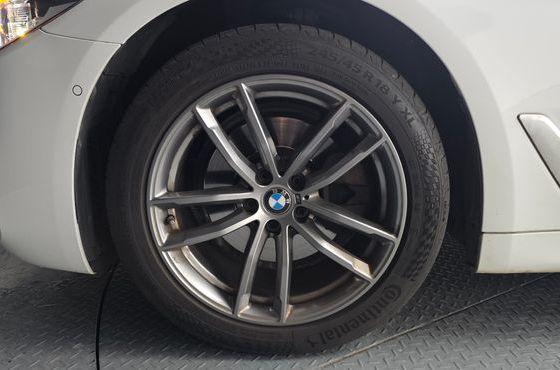 BMW 5-Series 520d xDrive M Sport Package Plus — пробег 70 699 км — фото 5 из 5