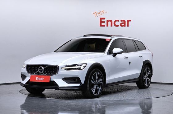 Volvo V60 B5 Pro AWD — пробег 109 467 км — фото 1 из 5