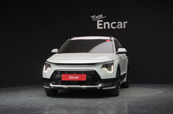 Kia Niro Signature — пробег 4 779 км — фото 3 из 5