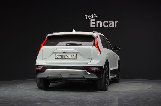 Kia Niro Signature — пробег 4 779 км — фото 4 из 5