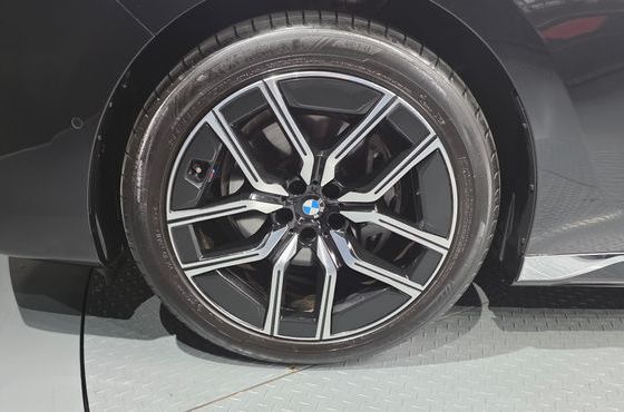 BMW 7-Series 740d xDrive M Sport — пробег 5 871 км — фото 5 из 5