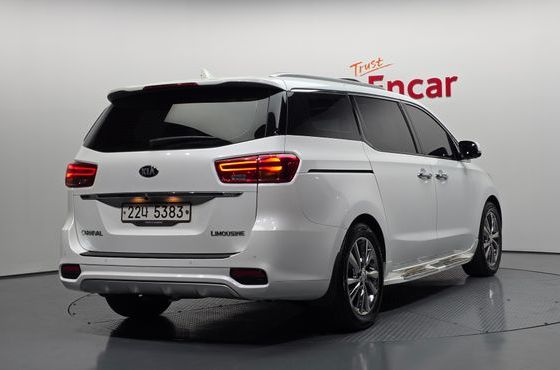 Kia Carnival 7-Seater Limousine President — пробег 97 533 км — фото 2 из 5