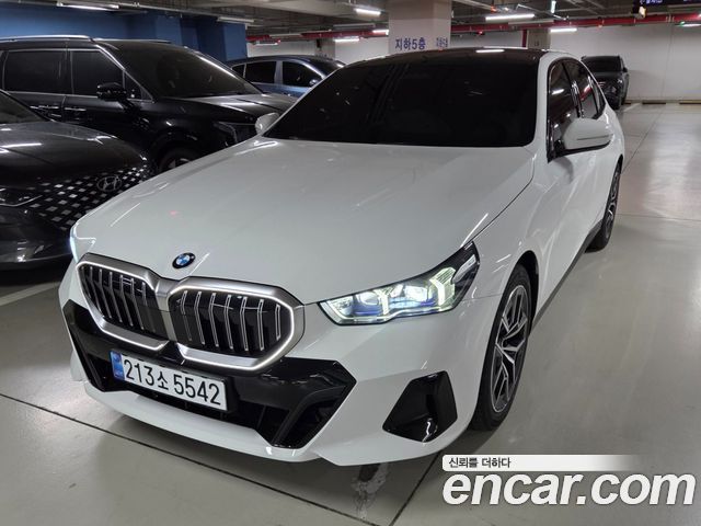 BMW 5-Series 520i M Sport — пробег 1 450 км — фото 3 из 5