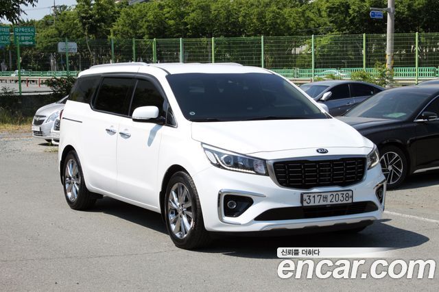 Kia Carnival 9-Seater Prstige — пробег 160 981 км — фото 3 из 5