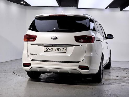Kia Carnival 9-Seater Noblesse Special — пробег 130 970 км — фото 3 из 5