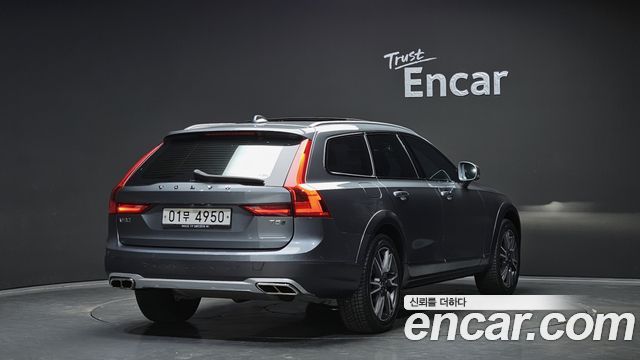 Volvo V90 T5 Pro AWD — пробег 65 228 км — фото 2 из 5