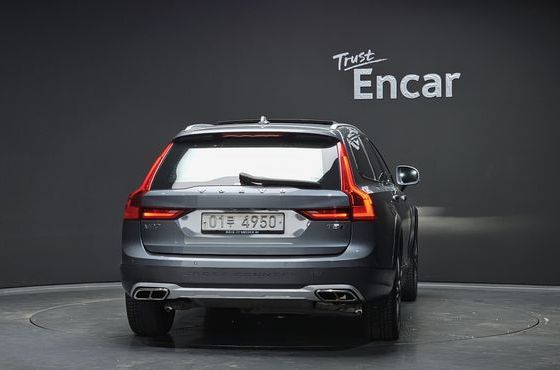 Volvo V90 T5 Pro AWD — пробег 65 228 км — фото 4 из 5