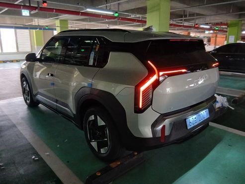 Kia EV3 Long Range 2WD Earth — пробег 1 023 км — фото 4 из 5