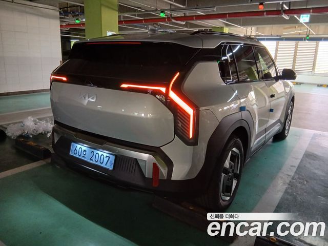 Kia EV3 Long Range 2WD Earth — пробег 1 023 км — фото 5 из 5