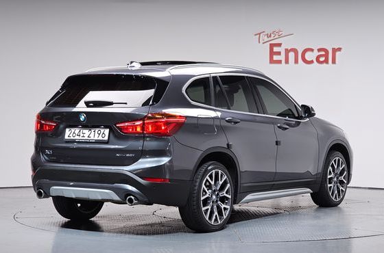 BMW X1 xDrive 20i xLine — пробег 73 731 км — фото 2 из 5