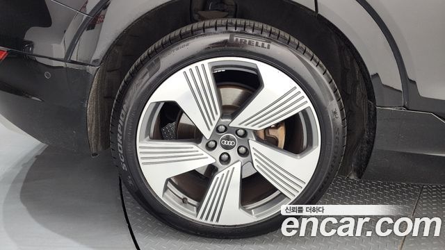 Audi e-tron из Кореи Encar
