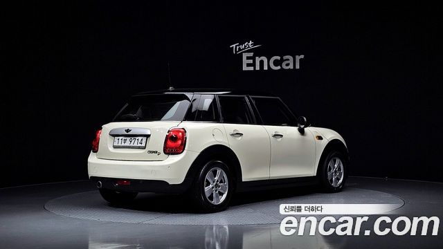 Mini Cooper 5Door Standard 3rd — пробег 99 396 км — фото 2 из 5