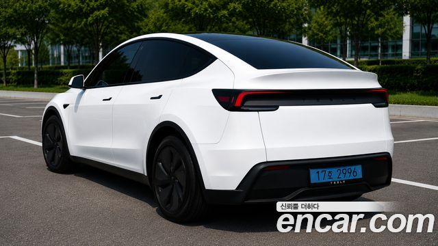 Tesla Model Y RWD — пробег 17 855 км — фото 4 из 5