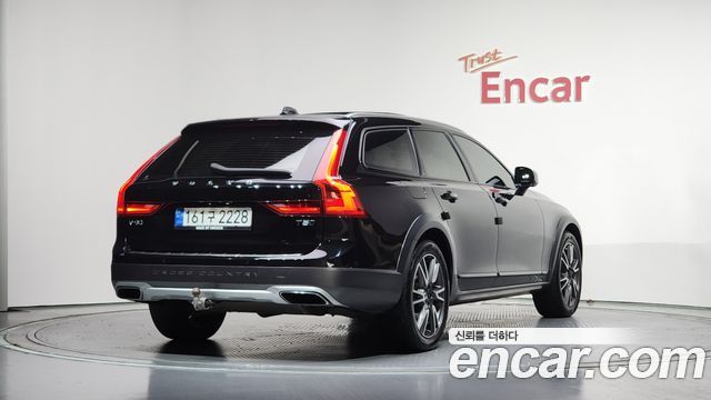 Volvo V90 T5 Pro AWD — пробег 117 789 км — фото 2 из 5