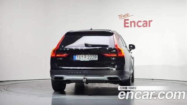 Volvo V90 T5 Pro AWD — пробег 117 789 км — фото 4 из 5